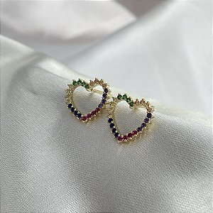 Brinco de Coração Vazado Cravejado de Zircônias Coloridas Banhado em ouro 18k