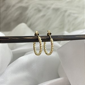 Brinco de argola torcido grande banhado em ouro 18k
