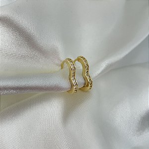 Brinco de argola grande formato cravejado de zircônia banhado em ouro 18k