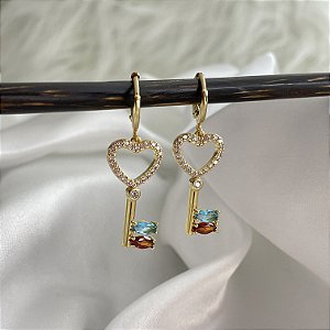 Brincos com Chave de Coração com zircônias coloridas banhado em ouro 18k