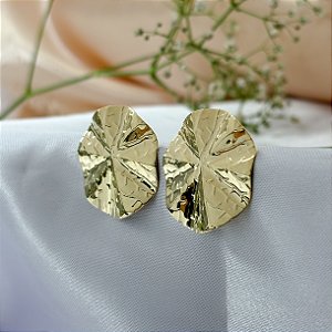 Brinco de Chapa Redonda com Textura de Folha Grande - Banhado em Ouro 18k