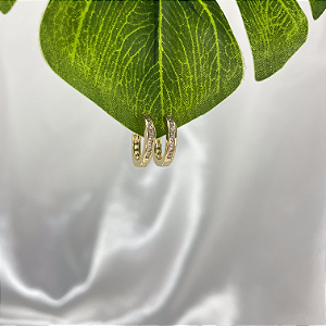 Brinco Argola Pequeno com Zircônias Brancas - Banhado em Ouro 18k