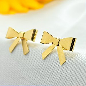 Brinco em Formato de Laço Liso - Banhado em Ouro 18k