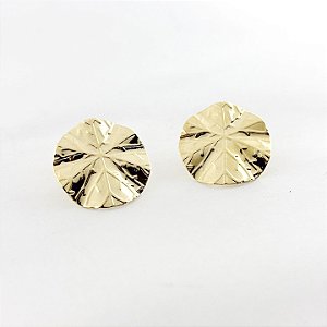 Brinco de Chapa Redonda com Textura de Folha - Pequeno - Banhado em Ouro 18k