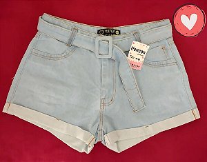 Short básico com cinto