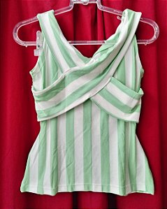 Blusa transpassada no busto