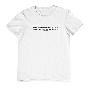 Camiseta Masc. Frases -Não é Sobre Quilômetros por Litro e Sim Sorrisos Por Quilômetro