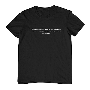 Camiseta Masc. Frases - Mandaram  eu Comprar um 3 Cilindros para Economizar Gasolina