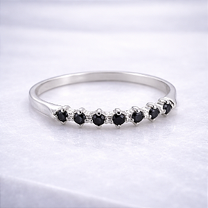 Anel Meia Aliança 7 Zircônias Preto - Prata 925