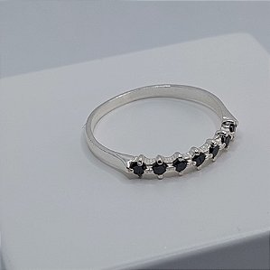 ANEL MEIA ALIANCA COM 7 ZIRCONIAS PRETO