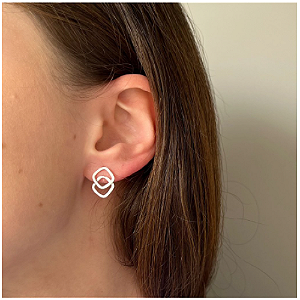 Brinco de Prata 925 Quadrados Entrelaçados Detalhados