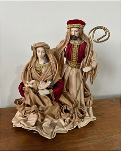 RESINA SACRA NATAL SAGRADA FAMILIA DOURADO/VERMELHO 25CM