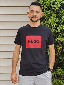 Camiseta Hugo Boss Masculina Slim Fit Preta Logotipo Vermelho