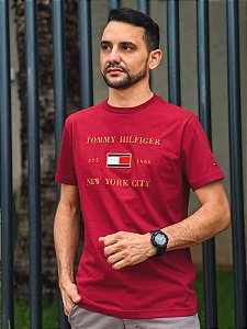 Camiseta Tommy Hilfiger Masculina Regular Fit Em Algodão Egípcio New York City Vinho