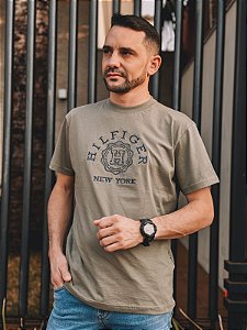 Camiseta Tommy Hilfiger Logo Monotype Arqueado Verde Militar