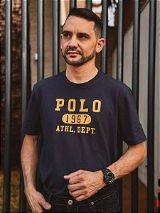 Camiseta Ralph Lauren Oversized Azul Marinho Estampa Clássica Polo 1967 ATHL