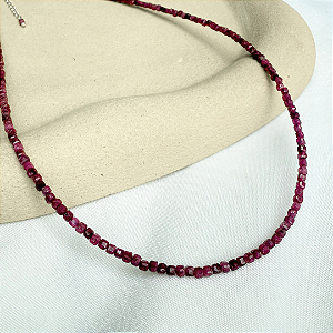 Choker de Rubi facetada 2.5mm