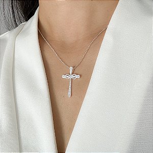 Colar luxo com cruz grande