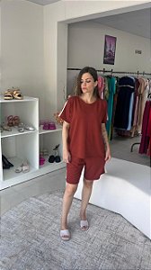 CONJUNTO SHORTS E BLUSA