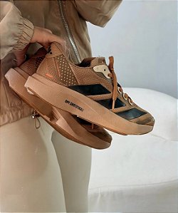 TÊNIS ADIDAS MARROM