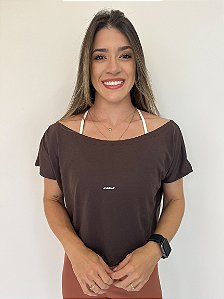 Blusa cropped canoa marrom malha - PORLE