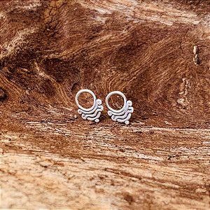 Brinco Círculo Pequeno com Detalhes Bali