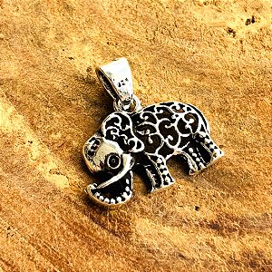 Pingente elefante vazado com detalhes Bali