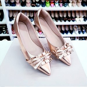 Sapatilha bico fino alongado Rose Gold com frufru