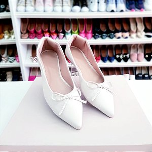 Sapatilha bico fino Off White de Laço