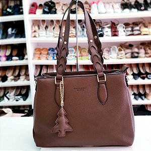 Bolsa Feminina Marrom com Alça Trançada e Pingente Exclusivo