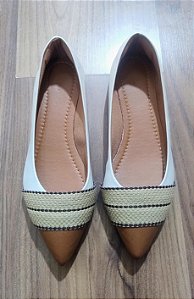 Sapatilha bico fino alongado Off White com tecido Mica