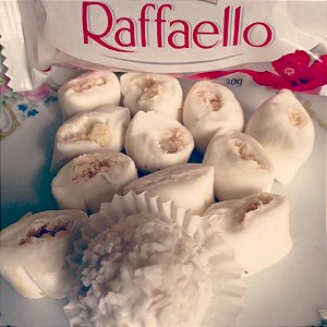 Kg da Bala de coco tradicional com recheio de Raffaello com 150 balas