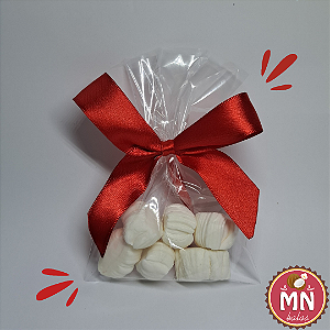 100 saquinhos com 6 balas de coco tradicionais sem recheio fechados com laço de fita de cetim de amarrar ATACADO