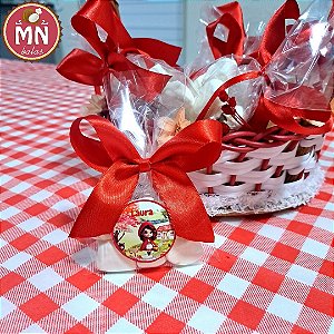 Kit com 25 saquinhos com 6 balas tradicionais e recheadas de nutella com laço de cetim de amarrar e tag adesivada personalizada e arte