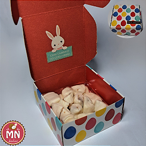 Unidade da caixa tubo de Páscoa com 15 balas de coco recheadas de brigadeiro/chocolate 50% cacau no tamanho 7 cm x 7 cm x 7 cm