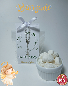 Unidade do Mimo de batizado no tamanho 13 cm x 6,5 cm x 3 cm com 8 balas de coco tradicionais tipo comum, sem recheio com mini terço