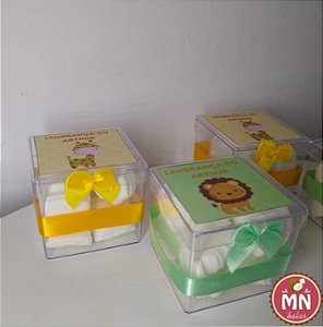Kit 10 caixinhas de acrílico com 6 balas tradicionais sem recheio no tamanho normal com tag adesivada, fita e mini laço