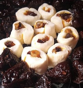 1/2 Kg recheada de doce de leite com pedaços de ameixa com 75 balas
