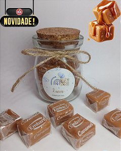 Kit com 10 potes de vidro com 8 caramelos com fita e tag personalizados