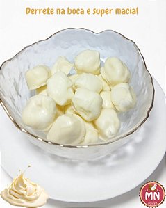 Kg Tradicional com cobertura de chocolate branco sem recheio com 150 unidades