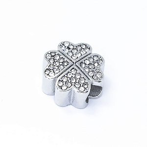 Berloque em Aço cirúrgico 316l Trevo Cravejado com Zircônia Crystal