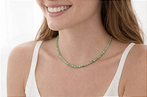 Colar Chocker Pedra Natural Jade Verde Piscina Mesclada 45cm