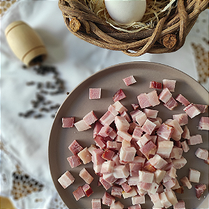 BACON ARTESANAL DEFUMADO EM CUBOS 1 KILO