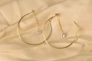 Brinco de argola com zircônia suspensa