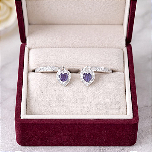 Brinco de Argola com Coração Lilás Cravejado – Delicado e Romântico