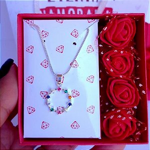 Kit Presente Dia dos Namorados Colar Círculo Colorido em Prata 925 com Caixa de Rosas