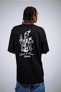 CAMISETA HYBE STUCK IN ESSENCE PRETA
