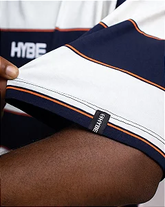 CAMISETA HYBE LISTRADA