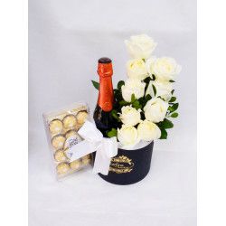 Luxuosa caixa box com Espumante, Ferrero Rocher e 8 rosas brancas