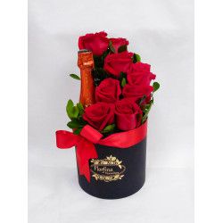 Caixa box Florfina com 8 rosas e espumante Casa Valduga
